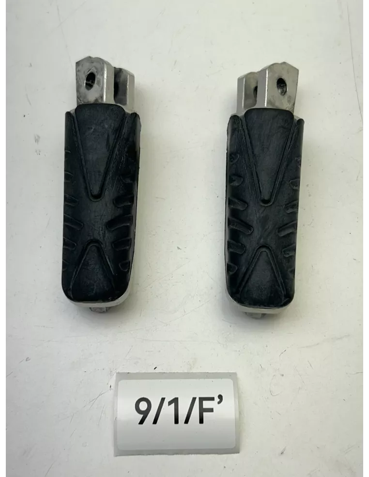 Paire de repose pieds pilote origine YAMAHA VMAX 1700 2009 - 2020 – 2S3-27411-00 / 2S3-27421-00