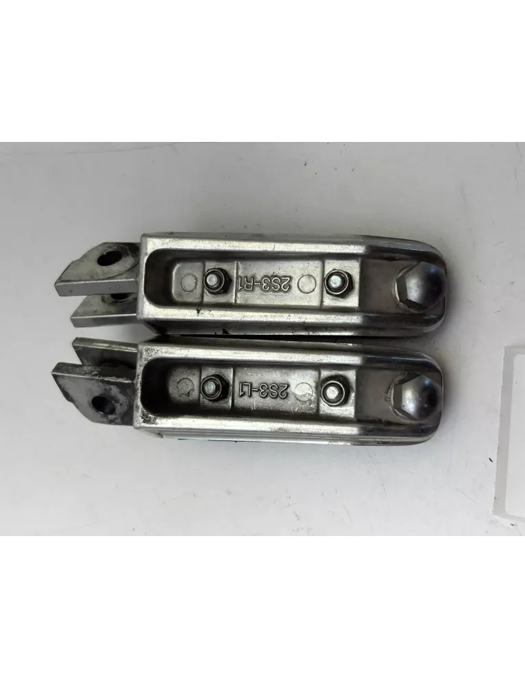 Paire de repose pieds pilote origine YAMAHA VMAX 1700 2009 - 2020 – 2S3-27411-00 / 2S3-27421-00