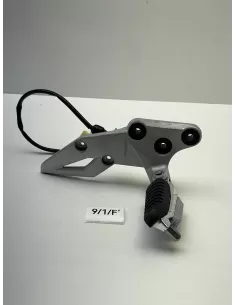 Platine de repose pieds avant droite origine SUZUKI GSR 750 2011 - 2016 – 43510-08J00-000