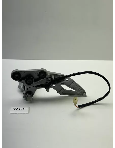 Platine de repose pieds avant droite origine SUZUKI GSR 750 2011 - 2016 – 43510-08J00-000