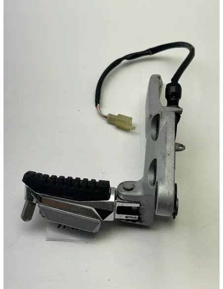Platine de repose pieds avant droite origine SUZUKI GSR 750 2011 - 2016 – 43510-08J00-000