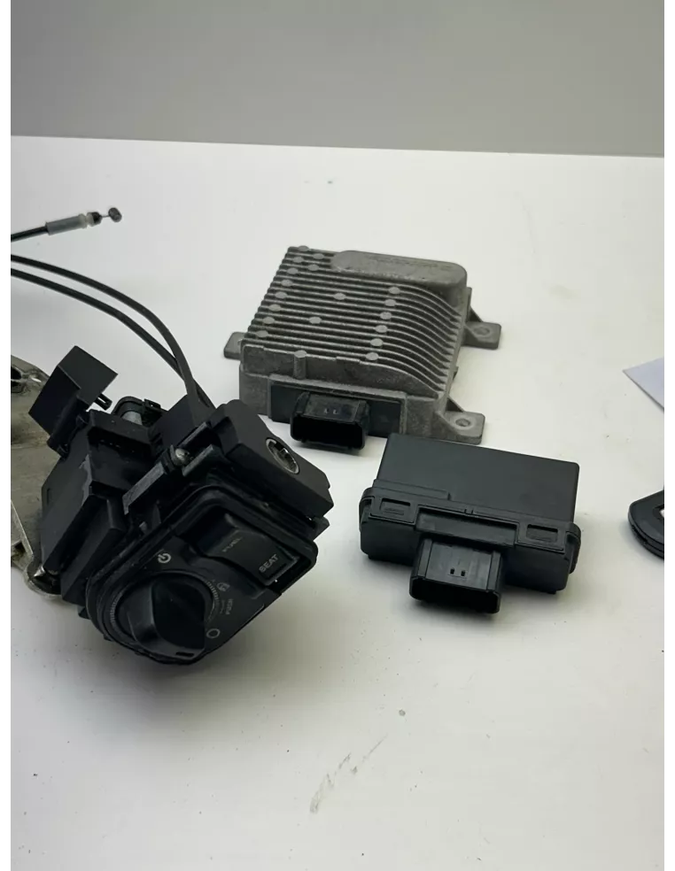 Système complet de verrouillage et d'allumage sans clé origine HONDA FORZA 125 2015 - 2018 – 35010-K40-F01