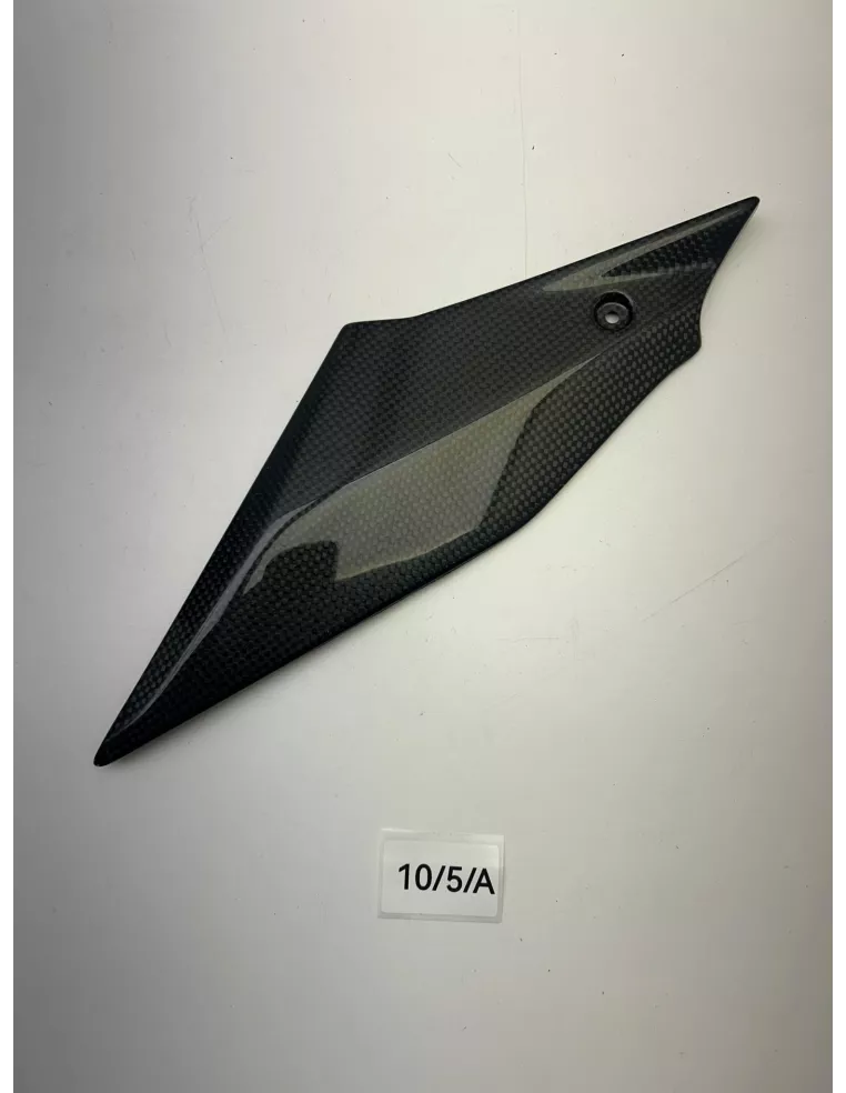 Panneau latéral droit sous réservoir en fibre de carbone LighTech YAMAHA R1 2015 - 2019 – CARY5080