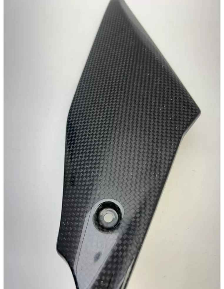 Panneau latéral droit sous réservoir en fibre de carbone LighTech YAMAHA R1 2015 - 2019 – CARY5080