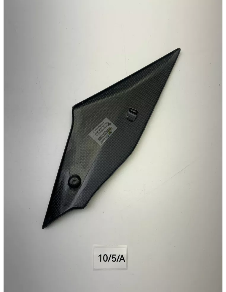 Panneau latéral droit sous réservoir en fibre de carbone LighTech YAMAHA R1 2015 - 2019 – CARY5080