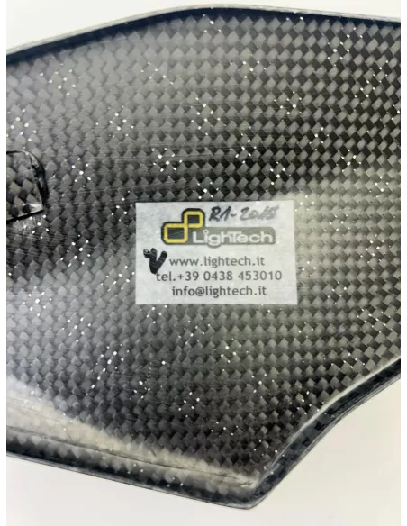 Panneau latéral droit sous réservoir en fibre de carbone LighTech YAMAHA R1 2015 - 2019 – CARY5080