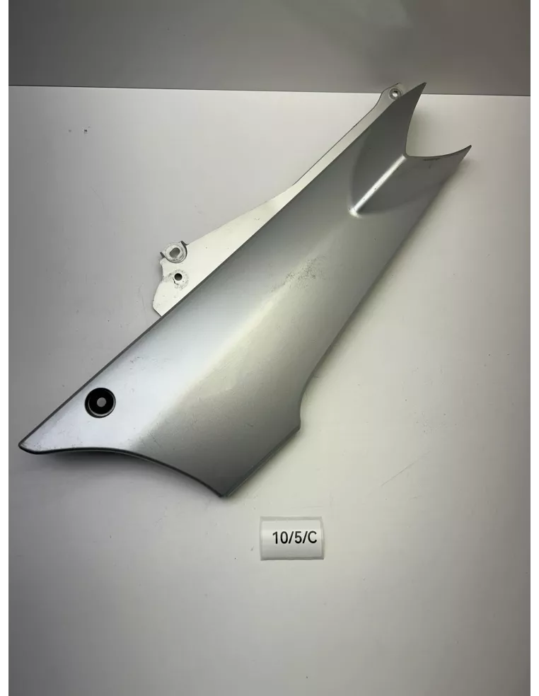 Flanc latéral droit sous selle origine gris YAMAHA FJR 1300 2001 - 2005 – 5JW-21721-00