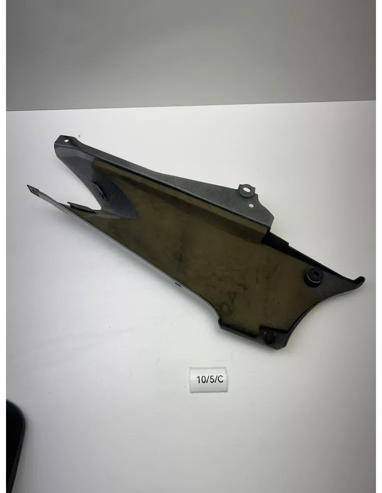 Flanc latéral droit sous selle origine gris YAMAHA FJR 1300 2001 - 2005 – 5JW-21721-00